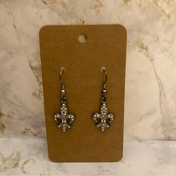 Fleur de Lis Silver Drop Hook Dangling Earrings New Orleans Cocktail Jewelry - Picture 3 of 12